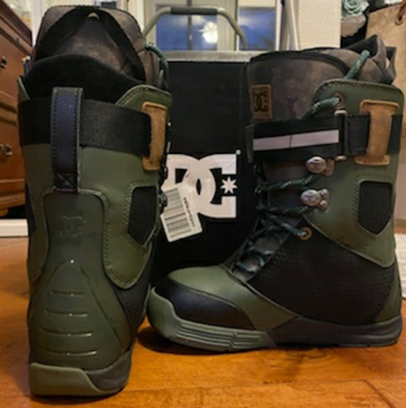 Snowboarding Boots - Picture 3 of 9